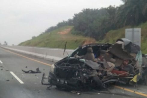 Kronologi Innova Tabrak Truk di Tol Pekanbaru-Dumai, 5 Orang Tewas, Diduga Sopir Mengantuk 