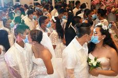 Menikah Massal di Tengah Virus Corona, Pasangan Ini Berciuman Pakai Masker