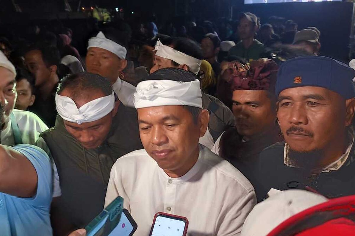 Bakal calon Gubernur Jawa Barat, Dedi Mulyadi, saat acara menyapa warga Bogor di Lapangan Bojong Kiharib, Cigombong, Kabupaten Bogor, Jumat (13/9/2024) tengah malam.
