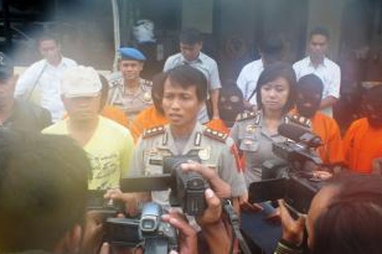 Kapolres Bogor Kota, AKBP Bahtiar Ujang Purnama, saat gelar perkara di Mapolres Bogor Kota, Kamis (26/6/2014). K97-14