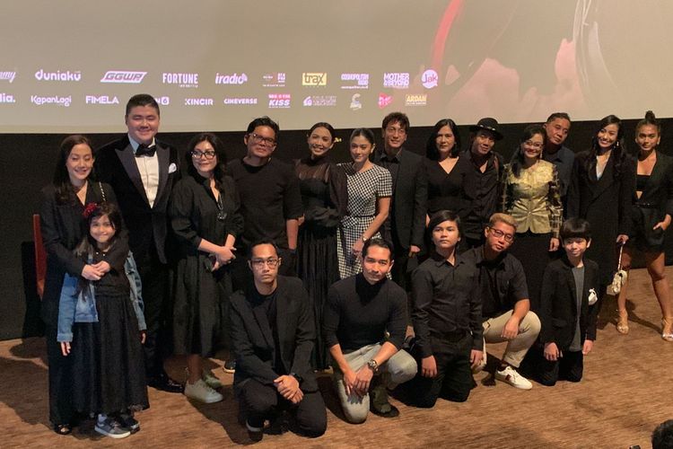 Para cast, sutradara dan produser film Inang dalam acara konferensi pers dan screening film Inang di kawasan Epicentrum, Jakarta Selatan, Rabu (5/10/2022).