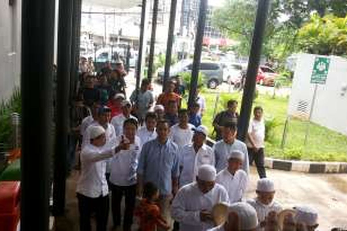 Calon gubernur DKI Jakarta nomor tiga Anies Baswedan saat kampanye tatap muka dengan warga eks Kampung Pulo yang kini menetap di rumah susun sederhana sewa (Rusunawa) Jatinegara Barat, Jakarta Timur, Rabu (4/1/2017).