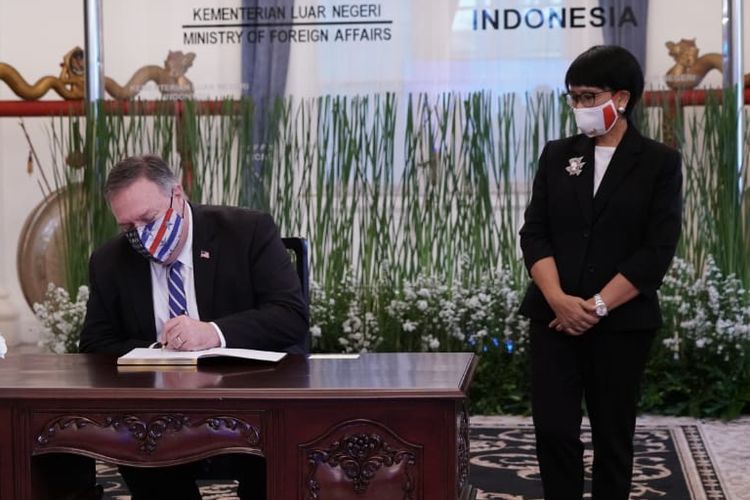 US Secretary of State Mike Pompeo (left) signing a guest book upon arriving at the Ministry of Foreign Affairs building in Jakarta, while Indonesias Foreign Affairs Retno Marsudi looks on. 