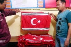Polisi Temukan 107 Bendera Bulan Sabit Bintang di Rumah Pengedar Narkoba