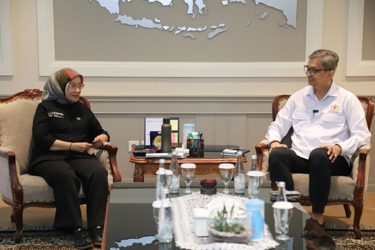 Menteri Pendayagunaan Aparatur Negara dan Reformasi Birokrasi (Menpan RB) Rini Widyantini dalam pertemuan dengan jajaran pengurus Kamar Dagang dan Industri (Kadin) Indonesia, di Jakarta, Selasa (25/2/2025).
