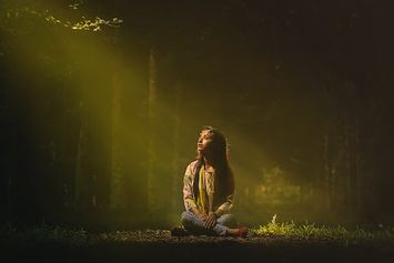 Mengenali dan Memahami 8 Ciri-Ciri Orang Introvert