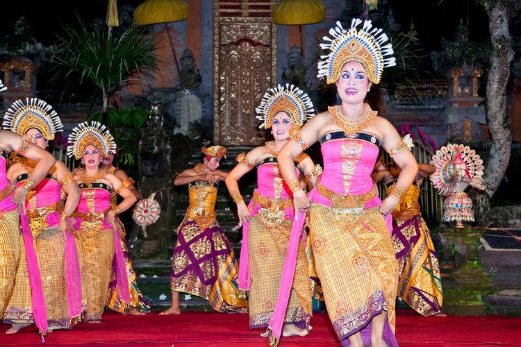 BALI - JANUARY 22: Janger dance performed by Janger Cahpa Warsa. Ubud is the home of traditional culture in Bali. January 22, 2012 in Bali, Indonesia.