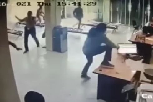 Viral, Video Penyerangan Brutal Kantor Adira Finance oleh Sekelompok Pria Bersenjata, Sekuriti Jadi Korban