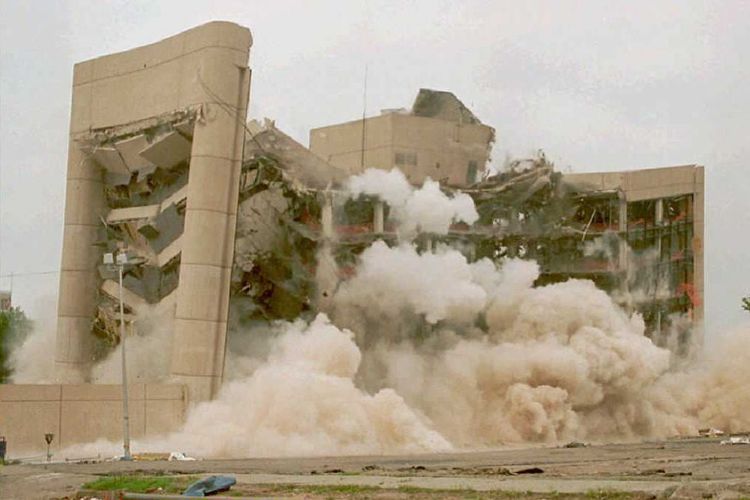The Alfred P. Murrah building collapses during its five-second-implosion in Oklahoma City, OK, 23 May, following its partial destruction by a powerful bomb explosion 19 April. The attack, the worst terrorist act in US history, killed 167 people. AFP PHOTO (Photo by POOL / AFP)