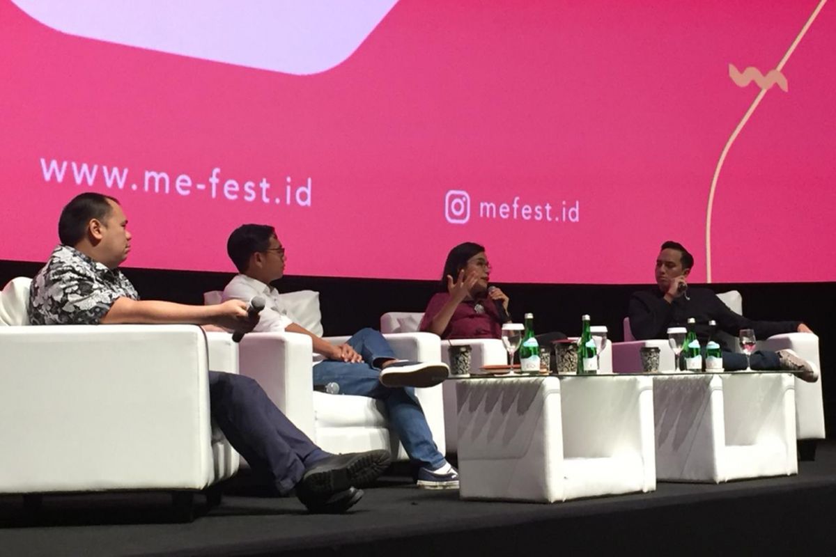 (dari kiri) Komisaris Utama Shopee Indonesia Pandu Patria Sjahrir, CEO Gopay Indonesia Aldi Haryopratomo, Menteri Keuangan Sri Mulyani, dan komika Ge Pamungkas dalam acara Millennials Festival di kawasan Epicentrum, Kuningan, Jakarta Selatan, Sabtu (29/9/2018).