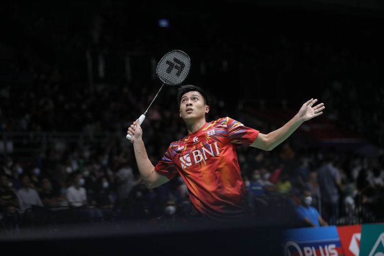 Shesar Hiren Rhustavito saat melawan Rasmus Gemke (Denmark) pada babak 32 besar Malaysia Open 2022 yang digelar di Axiata Arena, Kuala Lumpur, Malaysia, Rabu (29/6/2022). Terkini, Shesar Hiren Rhustavito kalah saat menghadapi Loh Kean Yew pada 16 besar Hylo Open 2022 di Saarlandhalle Saarbruecken, Jerman, Kamis (3/11/2022).