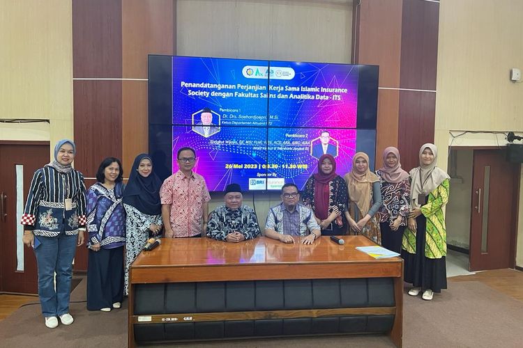 PT BRI Asuransi Indonesia bersama Islamic Insurance Society (IIS) memberikan edukasi terkait literasi asuransi syariah kepada mahasiswa jurusan Aktuaria Fakultas Science & Analisa Data (FSAD) Institut Teknologi Sepuluh Nopember (ITS) Surabaya, pada Jumat (26/5/2023).