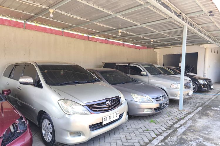 Mobil bekas di Bathara Motor Solo