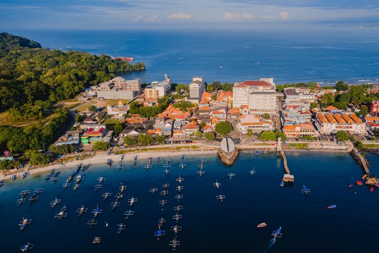 Pantai Timur Pangandaran. Pangandaran masih menjadi destinasi paling banyak dikunjungi di Jawa Barat selama libur Lebaran 2023.