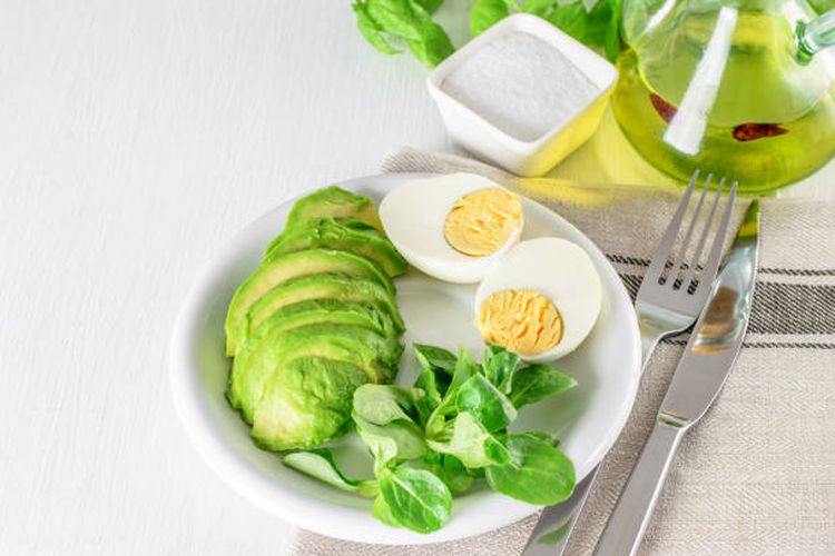 Superfood telur dan alpukat bisa digunakan menurunkan berat badan.