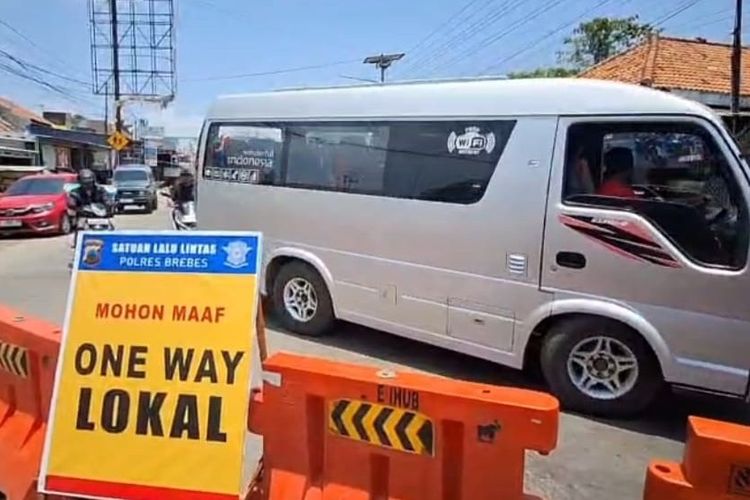 Cegah Kemacetan, Polisi Terapkan One Way Lokal di Arteri Ketanggungan Brebes