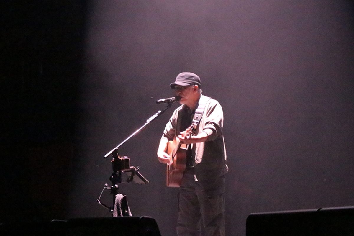 Iwan Fals menggelar konser Iwan Fals & Band Aku Cinta di Ecopark Ancol,Jakarta Utara, Sabtu (30/3/2019).