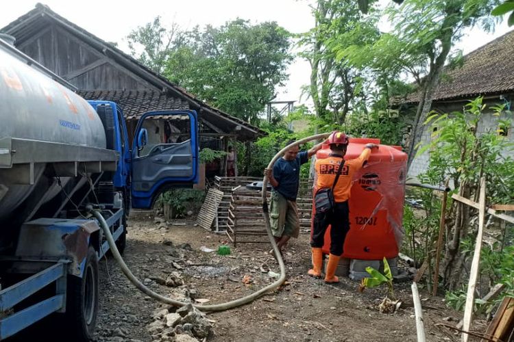  Kekeringan Meluas di 3 Desa di Blitar Selatan, BPBD Kirim 60.000 Liter Air Bersih