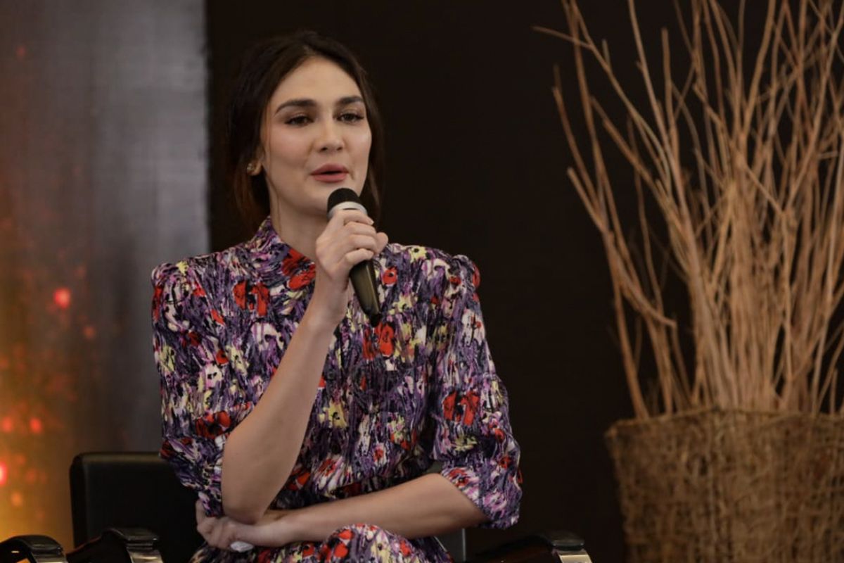 Artis peran Luna Maya berbicara dalam jumpa Indonesian Movie Actors Awards 2019, yang berlangsung di MNC Studios, Kebon Jeruk, Jakarta Barat, Selasa (19/2/2019).