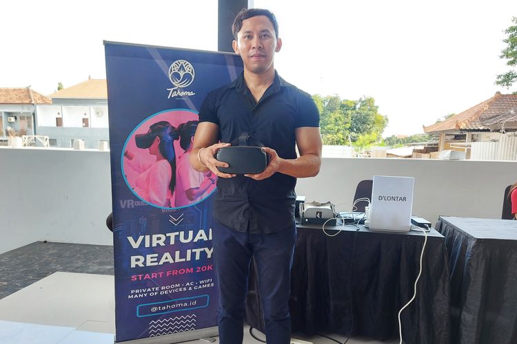I Wayan Novayana, omner D' Lontar Virtual Reality.