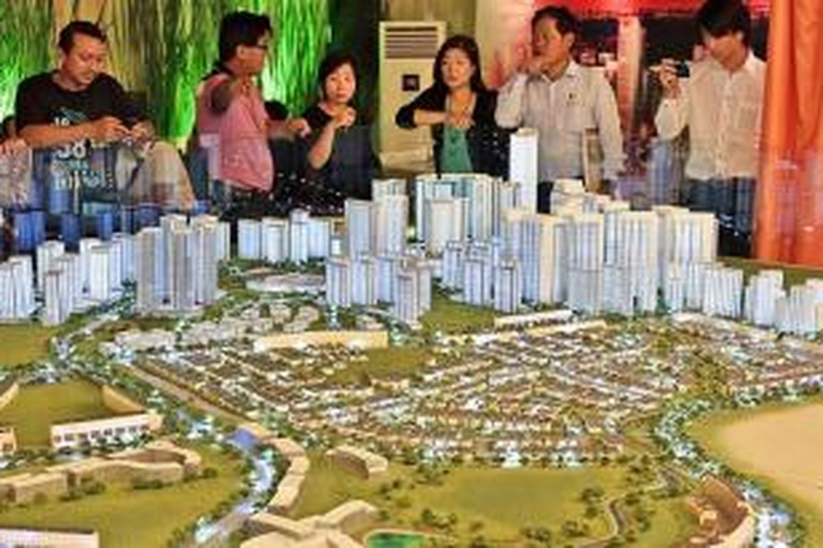 Proyek kondominium baru ditawarkan kepada calon pembeli di kawasan Cikarang, Bekasi, Jawa Barat, beberapa waktu lalu. Pertumbuhan kawasan industri di daerah itu juga mendorong pertumbuhan area hunian baru.