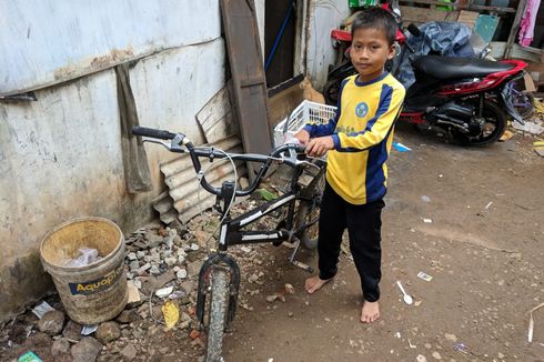 Sambil Jualan Cilok, Bocah Yatim Piatu di Tangsel Tetap Bersekolah