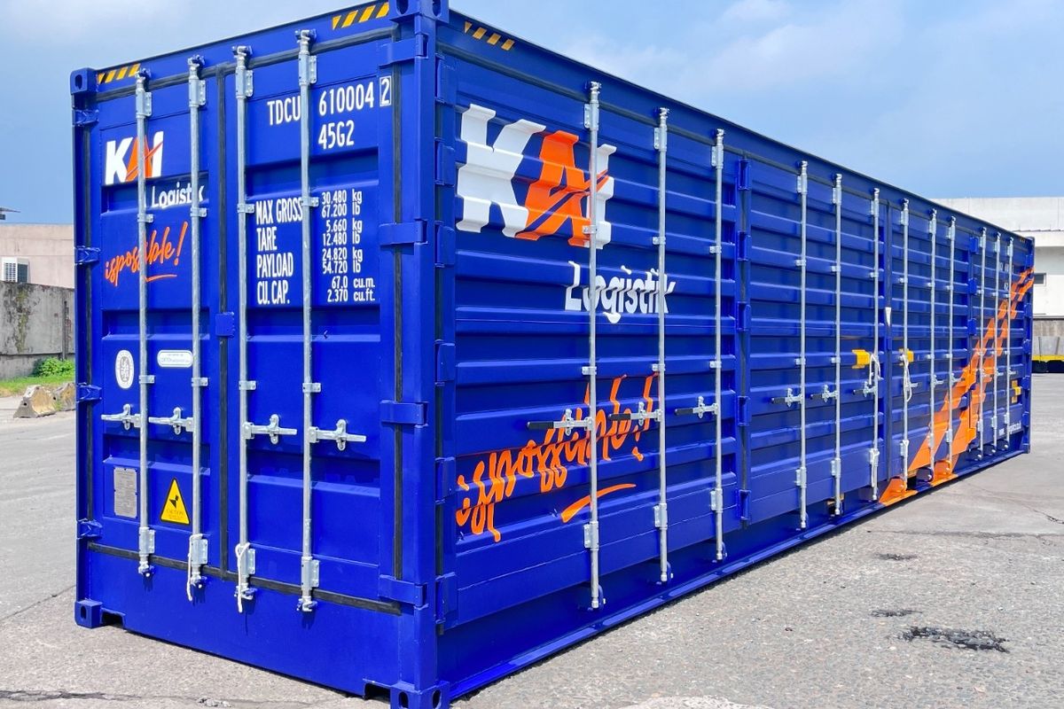 KAI Logistik menghadirkan layanan pengiriman dengan open side container atau kontainer bukaan samping untuk meningkatkan performa bisnis. 