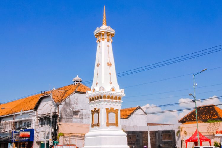 Centuries-old Tugu Monument is one of the famous icons in Yogyakarta. 