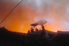 Sakelar Meteran Listrik Dinaikkan, Lantai 2 Rumah di Cakung Hangus Terbakar