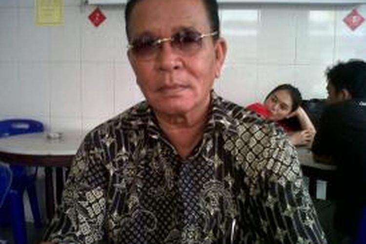 Jansen Napitu, pengurus Angkatan 45, Kabupaten Simalungun, Sumatera Utara, saat memberikan keterangan, Minggu (10/112013).