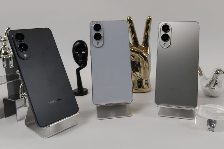 Tiga varian warna Samsung Galaxy S25 Edge, yaitu Titanium Black, Titanium Icyblue, dan Titanium Silver.