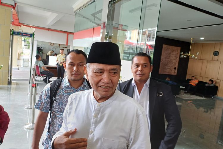 Calon Anggota Dewan Pimpinan Daerah (DPD) Agus Rahardjo mengungkap kenaikan perolehan suara diduga tidak wajar di Dapil Jawa Timur, Rabu (13/3/2024).