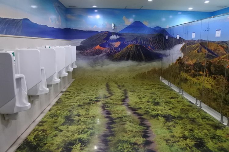 Toilet 3 Dimensi di Terminal 2 Bandara Internasional Juanda Surabaya