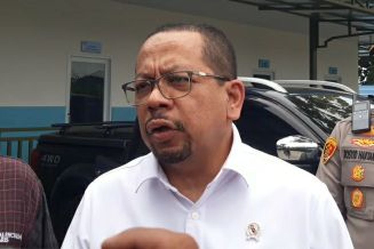Wakil Kepala Staf Kepresidenan Muhammad Qodari dalam kunjungannya ke SPPG Gagaksipat di Kecamatan Ngemplak, Boyolali, Jawa Tengah, Senin (3/2/2025).