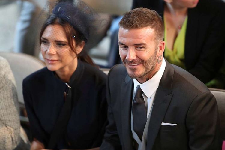 David dan Victoria Beckham duduk di dalam Kapel St George di Kastil WIndsor saat pernikahan Pangeran Harry dan Meghan Markle, Sabtu (19/5/2018). Sebanyak 600 tamu undangan menghadiri jamuan makan siang dan makan malam pada acara resepsi, ditambah 2.640 tamu dari warga biasa yang akan menimati teh dan kudapan di Istana Windsor.