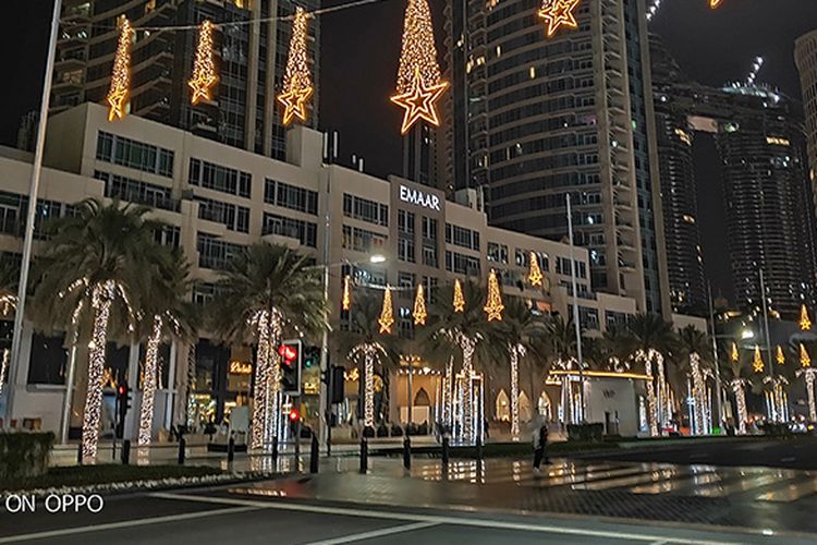 Berkat kemampuan mengisi daya yang mumpuni dari OPPO R17, saya dapat mengabadikan keindahan Dubai sepanjang malam.