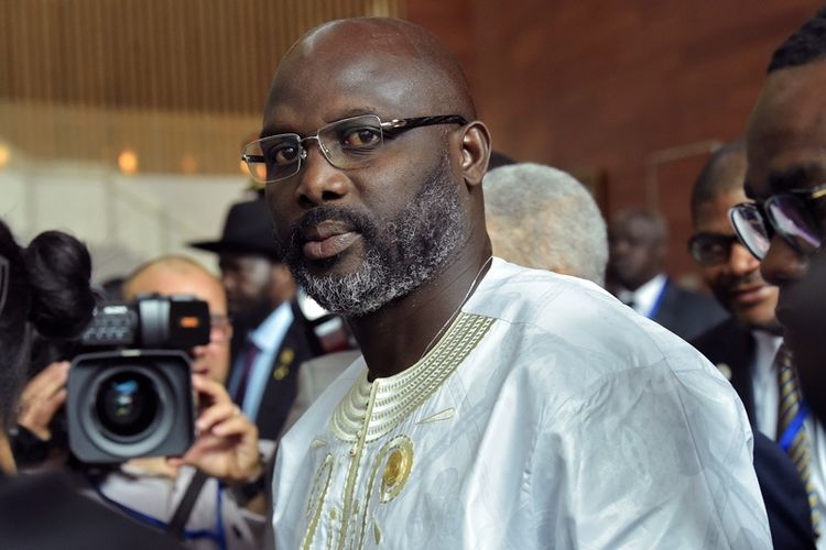 Presiden Liberia George Weah menghadiri pembukaan Sidang Umum Majelis Kepala Negara dan Pemerintahan pada pertemuan puncak Uni Afrika tahunan ke-30 di Addis Ababa, Etiopia, Minggu (28/1/2018). (Simon Maina/AFP)