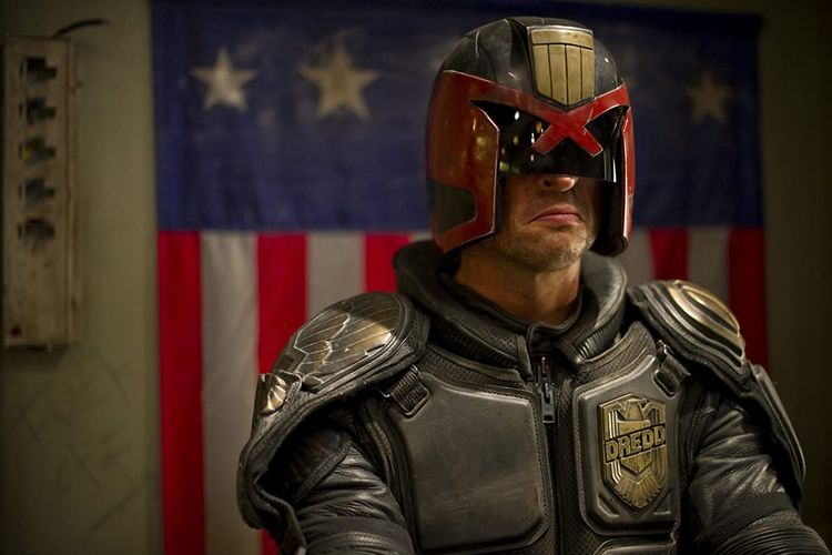 Film Dredd (2012) yang dibintangi Karl Urban