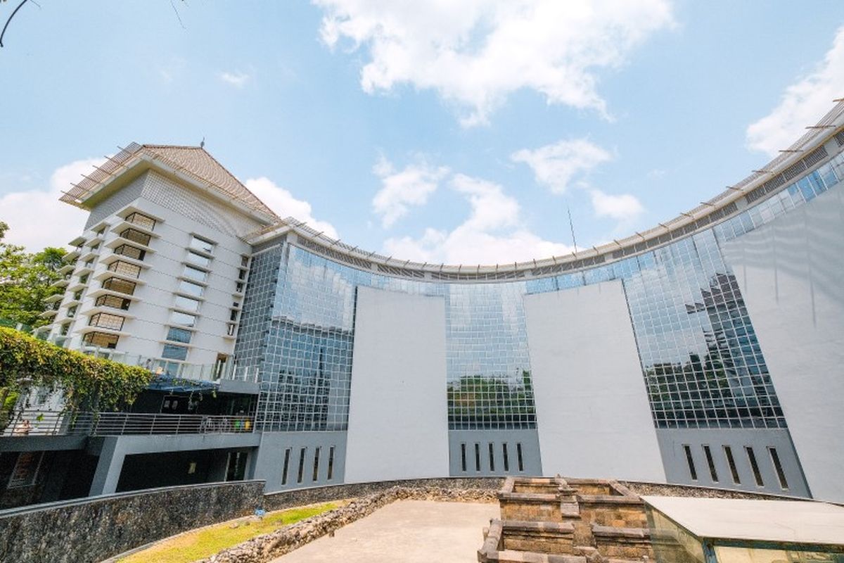 Candi Kimpulan di Kompleks Perpustakaan Pusat, Kampus Terpadu Universitas Islam Indonesia