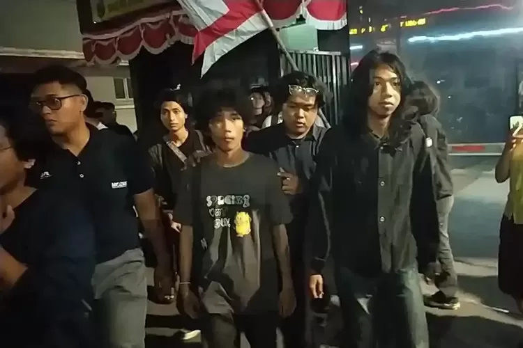 2 Mahasiswa Unair Dibebaskan Polisi Usai Demo Indonesia Sekarat, Wajah Lebam dan Syok