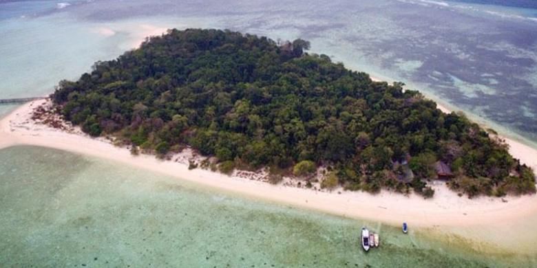 Pulau Derawan di Kalimantan Timur.