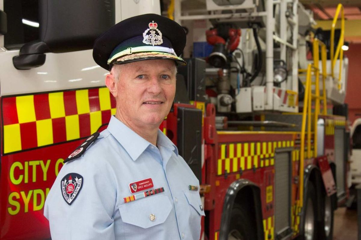 Greg Mullins selalu melakukan kegiatan olahraga teratur sebagai bagian dari tugasnya sebagai pemadam kebakaran .