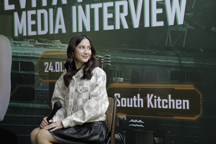 Aktris sekaligus brand ambassador PUBG Mobile, Pevita Pearce, saat media interview di South Kitchen, Jakarta, Senin, (24/1/2022).
