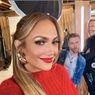 Langka, Jennifer Lopez Unggah Foto dengan Lipstik Merah