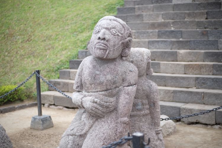 Arca berbentuk manusia di Candi Cetho di Karanganyar, Jawa Tengah.