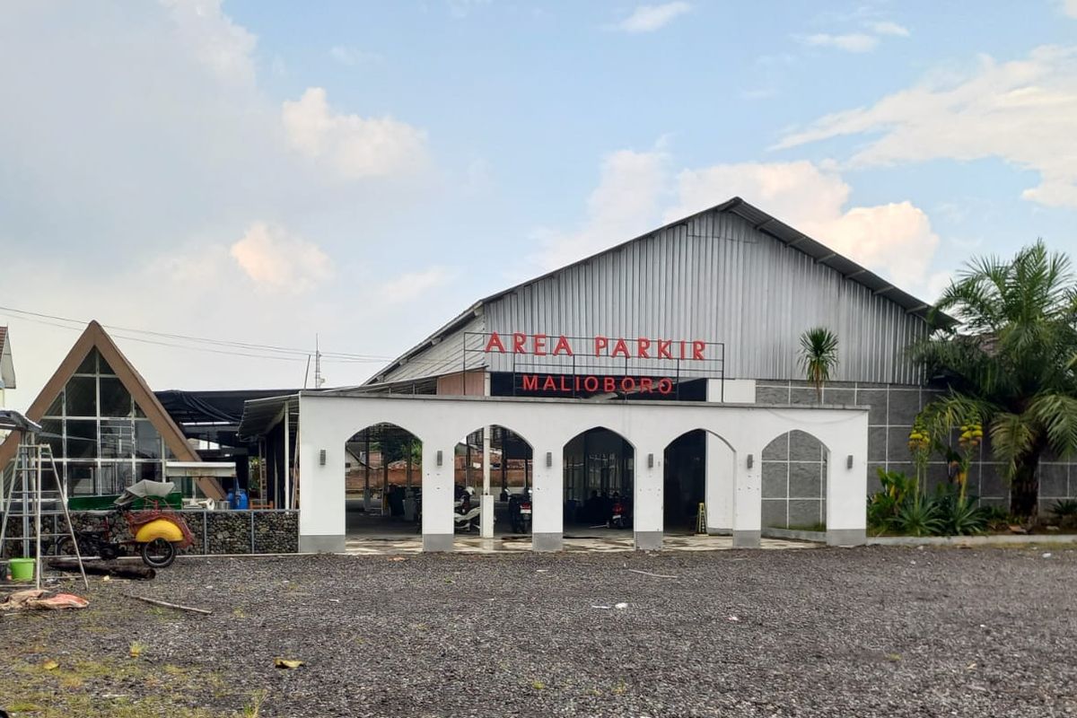 Eks Menara Kopi lokasi pengganti TKP ABA, masih belum beroperasi karena masih dalam tahap pembersihan oleh jukir dan pedagang senin (9/6/2025).