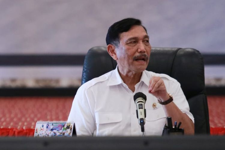 Coordinating Minister for Maritime Affairs and Investment Luhut Binsar Pandjaitan said in a televised message on Monday, August 16, 2021 that Indonesia extended the Covid-19 level 2 to level 4 restrictions on public activities starting from August 17-23 in Java and Bali areas to stem the transmission rate of the coronavirus.