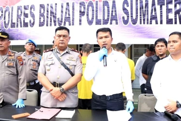 Polisi saat memaparkan kasus pria bunuh pacar usai berhubungan badan di Kota Binjai, Sumatera Utara, Senin (24/7/2023)