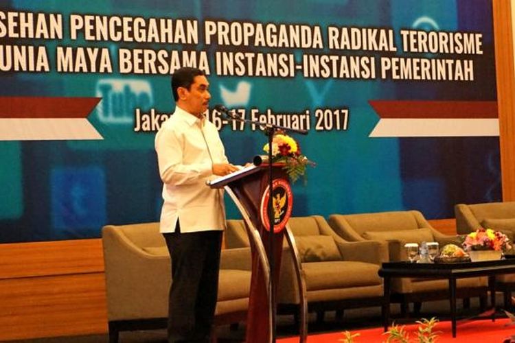 Kepala BNPT Komjen Pol Suhardi Alius saat berbicara di acara Saresehan Pencegahan Propaganda Radikal Terorisme di Dunia Maya bersama sejumlah instansi pemerintah, di Hotel Royal Kuningan, Jakarta Selatan, Kamis (16/2/2017).