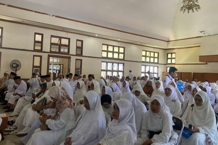 Haji Terakhir Agung Dewanto: Wafat di Madinah, Dishalatkan di Raudhah, dan Dimakamkan di Baqi